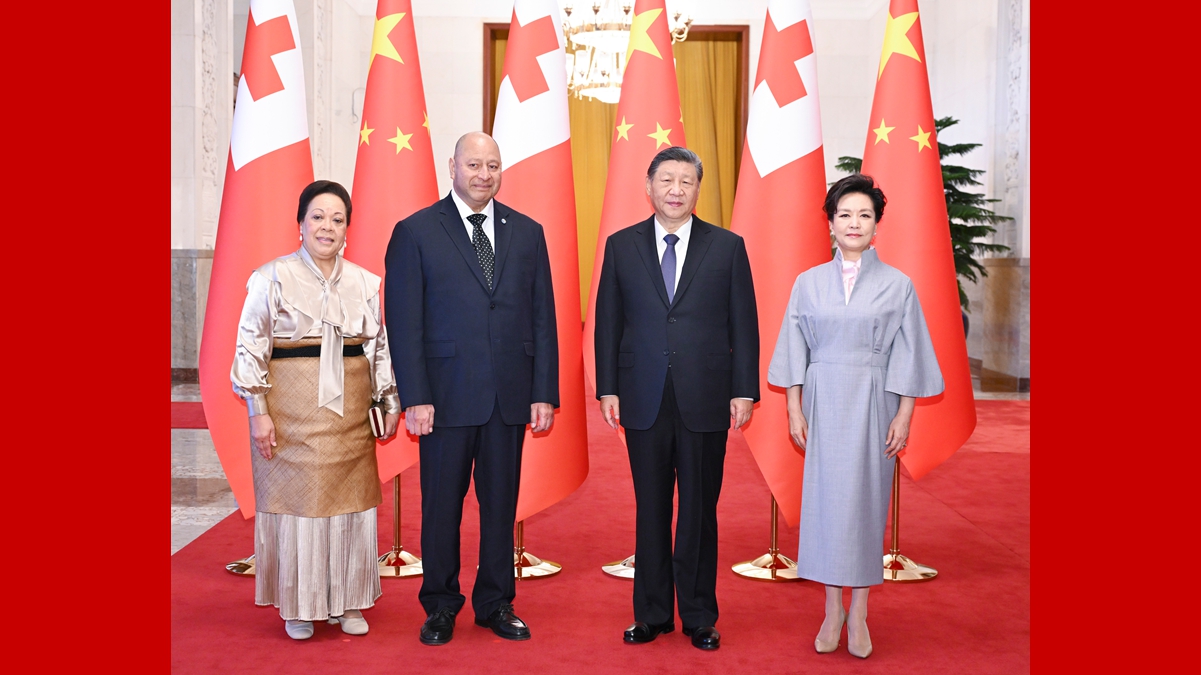 习近平会见汤加国王图普六世